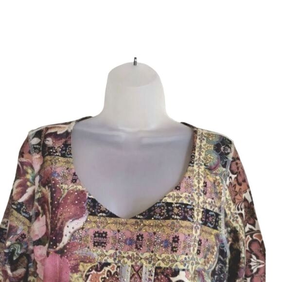 ONE WOR   TUNIC/TOP Printed Knit 3/4 Sleeved ASYMMETRICAL Embellished Sz MEDIUM - Picture 15 of 16